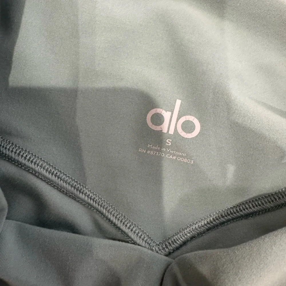 ALO Yoga Women's Sage Bike Shorts - Picture 3 of 3